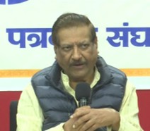 प्रधानमंत्री नरेंद्र मोदी को लेकर राजनीतिक बयानबाजी के बीच संसद भवन का दृश्य