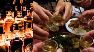 नए साल की हाउस पार्टी में जश्न मनाते लोग, मध्यप्रदेश आबकारी विभाग का एक दिन का शराब लाइसेंस