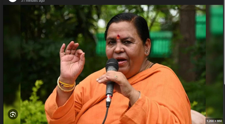 इंदौर में दूषित पानी से मौतों पर बयान देतीं पूर्व मुख्यमंत्री उमा भारती