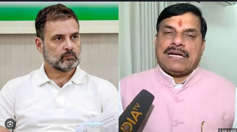 इंदौर भागीरथपुरा कांड में राहुल गांधी पीड़ित परिवारों से मिलते हुए