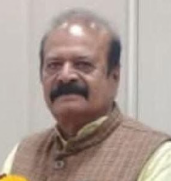 वक्फ बोर्ड के पूर्व अध्यक्ष अलीम कुरैशी को ब्लैकमेलिंग मामले में गिरफ्तार करती पुलिस