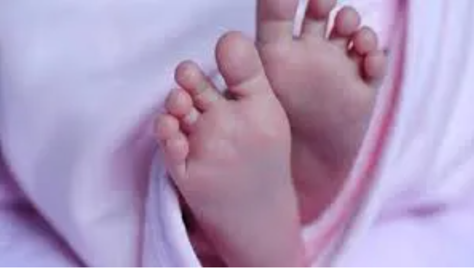 झोलाछाप डॉक्टर की लापरवाही से नवजात की हालत गंभीर, अस्पताल में भर्ती बच्चा