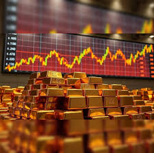 सोने के बिस्कुट और चांदी की ईंटों के साथ बढ़ता हुआ मार्केट ग्राफ और भारतीय मुद्रा।