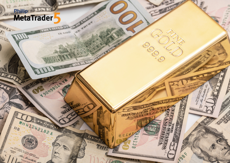 सोने के बिस्कुट और सिक्कों के साथ शेयर बाजार का ऊपर जाता हुआ ग्राफ और भारतीय मुद्रा (INR) का प्रतीक।