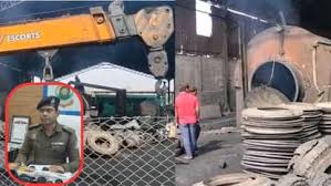 खरसिया के कार्बन प्लांट में विस्फोट के बाद की स्थिति और एम्बुलेंस का दृश्य।