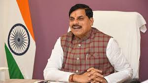 विधानसभा भवन और मुख्यमंत्री डॉ. मोहन यादव की मंत्रालय में बैठक लेते हुए फाइल तस्वीर।