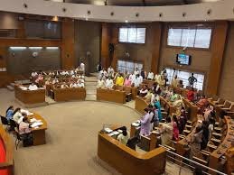 यह विजुअल भोपाल नगर निगम मुख्यालय की गहमागहमी और बजट सत्र के दौरान विकास कार्यों के रोडमैप को दर्शाता है।