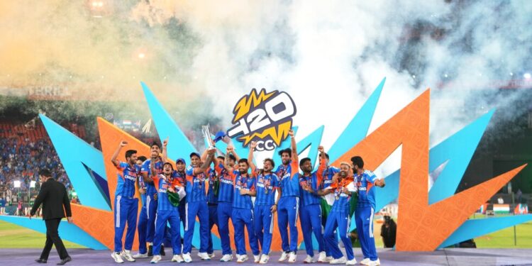 संजू सैमसन और जसप्रीत बुमराह के साथ T20 विश्व कप 2026 जीतती भारतीय टीम अहमदाबाद — India T20 World Cup Champions 2026 Sanju Samson Bumrah