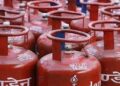 जबलपुर कलेक्टर LPG सिलेंडर आपूर्ति पर प्रेस वार्ता करते हुए
