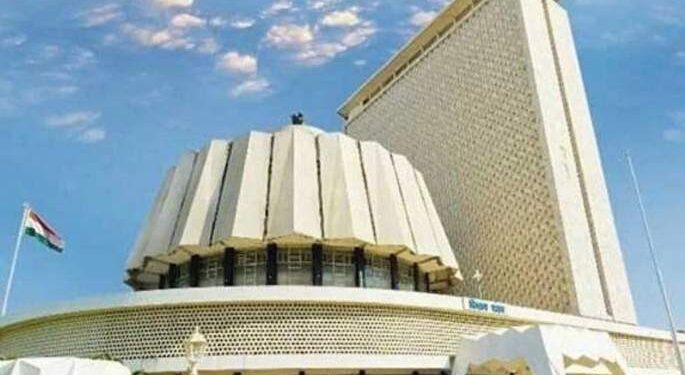 मुंबई विधानभवन आत्मदाह प्रयास 11 मार्च 2026 - महाराष्ट्र बजट सत्र पुलिस कार्रवाई