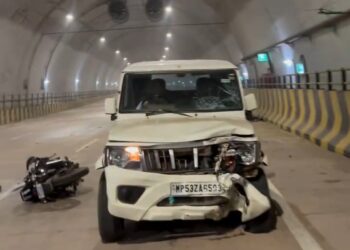 सीहोर सड़क हादसा — बोलेरो और बाइक की टक्कर में दो नाबालिगों की मौत