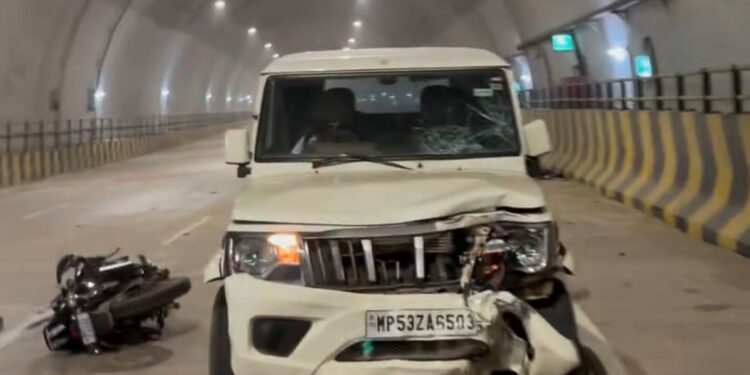 सीहोर सड़क हादसा — बोलेरो और बाइक की टक्कर में दो नाबालिगों की मौत