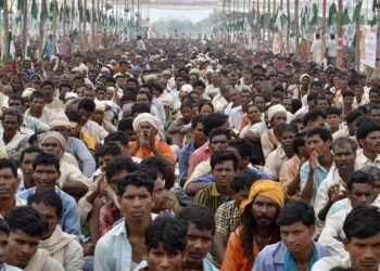 सुसनेर में कांग्रेस विधायक भैरोंसिंह परिहार उर्फ बापू किसानों की समस्याओं को लेकर प्रशासन को चेतावनी देते हुए