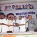 भोपाल में पंडित जवाहरलाल नेहरू की पुण्यतिथि पर आयोजित श्रद्धांजलि सभा में मंच पर मौजूद पूर्व मुख्यमंत्री दिग्विजय सिंह और वरिष्ठ पत्रकार राजेश बादल।