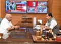 नई दिल्ली में भाजपा के राष्ट्रीय अध्यक्ष नितिन नवीन को गुलदस्ता भेंट कर उनका अभिवादन करते मध्य प्रदेश भाजपा अध्यक्ष हेमंत खण्डेलवाल।