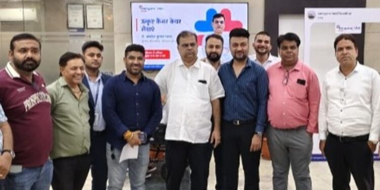 रायपुर प्रेस क्लब में पत्रकारों के लिए आयोजित होने वाले निःशुल्क स्वास्थ्य जांच शिविर का आधिकारिक ब्रोशर या प्रेस कॉन्फ्रेंस।