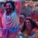 फिल्म 'वेलकम टू द जंगल' के सेट पर अक्षय कुमार के साथ मुस्कुरातीं भोजपुरी एक्ट्रेस अक्षरा सिंह।