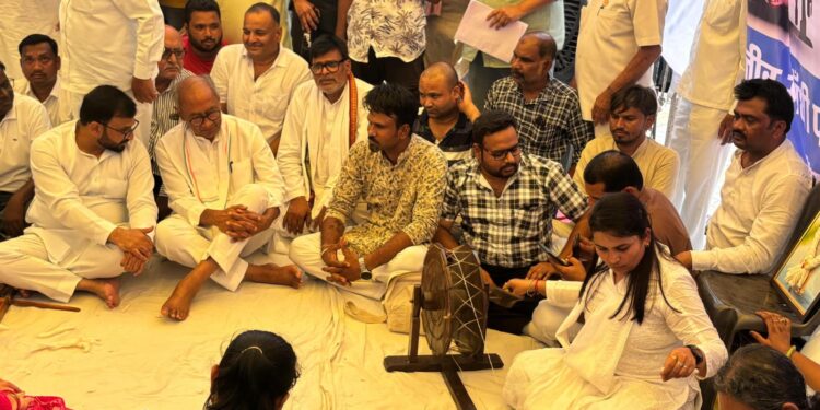 mahila-congress-protest-meenakshi-natrajan-issue-mandsaur-collector-office-clash