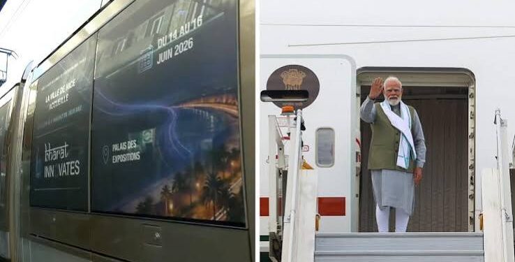 फ्रांस के नीस शहर की सड़कों पर दौड़ती ट्राम जिस पर भारत इनोवेट्स 2026 का पोस्टर लगा है और चारों तरफ भारतीय झंडे दिखाई दे रहे हैं।