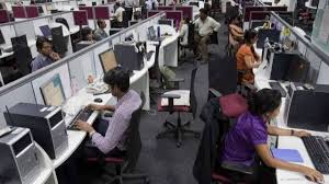 मंत्रालय के सभागार में सांख्यिकी अधिकारियों की प्रशिक्षण कार्यशाला और डिजिटल डेटा संग्रह के लिए टैबलेट का उपयोग करते सर्वेक्षक।