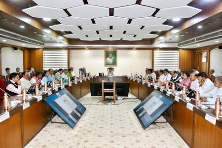 भोपाल स्थित वल्लभ भवन (मंत्रालय) का मुख्य प्रशासनिक भवन और तबादला आदेशों की ई-ऑफिस कंप्यूटर स्क्रीन की प्रतीकात्मक तस्वीर।