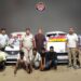 पुलिस थाने के बाहर कतार में खड़ी जब्त की गई स्कॉर्पियो, फॉर्च्यूनर और थार जैसी महंगी लग्जरी कारें और मामले की जांच करते पुलिस अधिकारी।