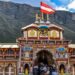 बर्फ की वादियों के बीच स्थित श्री बद्रीनाथ धाम मंदिर का भव्य मुख्य सिंहद्वार और मंदिर के भीतर दान पेटी व सुरक्षा कैमरों की प्रतीकात्मक तस्वीर।