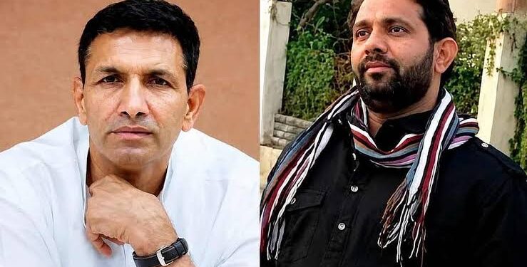 इंदौर के राजेंद्र नगर थाने के बाहर सुरक्षा में तैनात पुलिस बल और बगल में संयुक्त प्रेस कॉन्फ्रेंस के दौरान मीडिया के सवालों का जवाब देते जीतू पटवारी और उनके भाई नाना पटवारी।