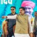 मंत्रालय में कंप्यूटर स्क्रीन पर 'दृष्टि' ऑनलाइन प्लेटफॉर्म और 'पंचायत दर्पण' के नए डिजिटल पेमेंट गेटवे का लाइव डेमोंस्ट्रेशन देखते वरिष्ठ प्रशासनिक अधिकारी।