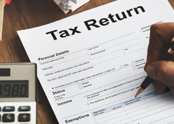इनकम टैक्स रिटर्न (ITR) ई-फाइलिंग पोर्टल, टैक्स फॉर्म और कैलेंडर पर 31 जुलाई की तारीख दर्शाती प्रतीकात्मक तस्वीर।