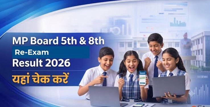 कंप्यूटर और मोबाइल स्क्रीन पर खुला मध्य प्रदेश राज्य शिक्षा केंद्र का रिजल्ट पोर्टल और रोल नंबर दर्ज करते हुए एक छात्र की प्रतीकात्मक तस्वीर।