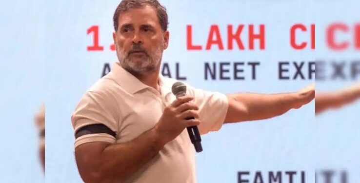 नई दिल्ली में प्रेस कॉन्फ्रेंस को संबोधित करते हुए कांग्रेस नेता व नेता प्रतिपक्ष राहुल गांधी।