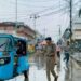 रीवा के सिरमौर चौराहे पर नशामुक्ति के स्लोगन लिखे बैनर और पोस्टर लेकर मार्च करते हुए हजारों स्कूली छात्रों और पुलिस अधिकारियों की विशाल रैली।