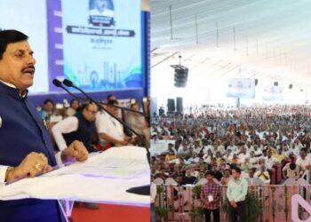भोपाल के सतगढ़ी क्षेत्र में नवनिर्मित चौड़ी सड़कें, आधुनिक फैक्ट्री शेड्स और औद्योगिक विकास की रूपरेखा को दर्शाती प्रशासनिक अधिकारियों की बैठक।
