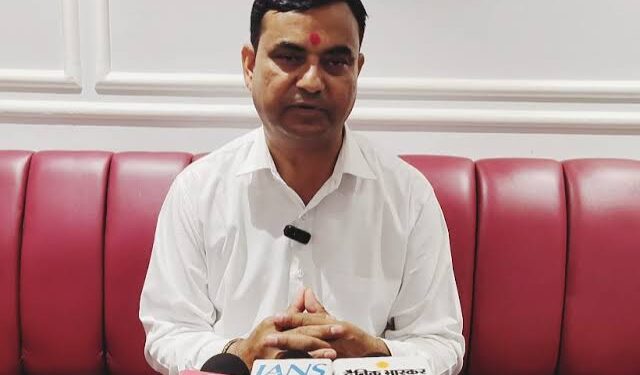 शिवपुरी के पुराना बस स्टैंड और अस्पताल चौराहे का प्रतीकात्मक डिजिटल रूट मैप, जिस पर 'युवा आक्रोश मार्च' का स्लोगन लिखा हुआ है।