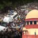 नई दिल्ली स्थित सुप्रीम कोर्ट का मुख्य भवन और कोर्ट रूम में सुनवाई दर्शाती प्रतीकात्मक तस्वीर।