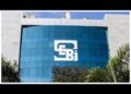 सेबी (SEBI) का लोगो और मुंबई मुख्यालय भवन की प्रतीकात्मक तस्वीर।