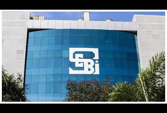 सेबी (SEBI) का लोगो और मुंबई मुख्यालय भवन की प्रतीकात्मक तस्वीर।