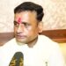 मध्य प्रदेश कांग्रेस मुख्यालय में पदभार संभालते और समर्थकों के साथ अवधेश नायक की प्रतीकात्मक तस्वीर।