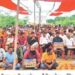 इंदौर विकास प्राधिकरण कार्यालय के बाहर अहिल्यापथ योजना का विरोध करते किसान।