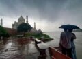 मध्य प्रदेश में बारिश, काले बादलों और मौसम विभाग की चेतावनी की प्रतीकात्मक तस्वीर।