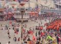 उज्जैन के महाकालेश्वर मंदिर और सावन मास में कांवड़ यात्रा निकालते श्रद्धालुओं की प्रतीकात्मक तस्वीर।