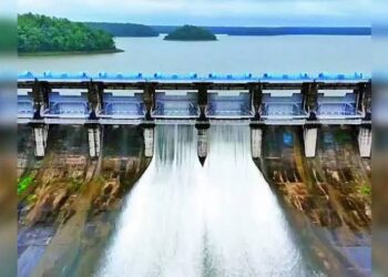 भोपाल के बड़े तालाब का जलस्तर फुल टैंक लेवल पर पहुंचने के बाद भदभदा डैम से पानी छोड़े जाने का दृश्य।
