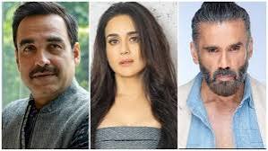 केंद्रीय फिल्म प्रमाणन बोर्ड (CBFC) का लोगो और नई टीम में शामिल अभिनेता पंकज त्रिपाठी, प्रीति जिंटा और सुनील शेट्टी की तस्वीर।