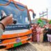 रीवा में आधुनिक इलेक्ट्रिक बस (ई-बस) को हरी झंडी दिखाकर रवाना करते मध्य प्रदेश के उप मुख्यमंत्री राजेंद्र शुक्ल और अन्य प्रशासनिक अधिकारी।