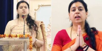 पूर्व आईएएस अधिकारी दिव्या मित्तल और मिर्जापुर में उनके स्थानांतरण के दौरान जनता द्वारा गुलाब की पंखुड़ियों से विदाई की फाइल तस्वीर।
