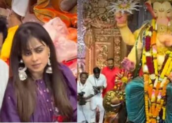 मुंबई के प्रसिद्ध लालबागचा राजा पंडाल में भगवान गणेश के चरणों में शीश नवाते रितेश देशमुख और पर्पल एथनिक सूट में जेनेलिया डिसूजा।