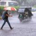 मूसलाधार बारिश के बाद जलमग्न सड़कें और मौसम विभाग द्वारा भारी बारिश के अलर्ट का दृश्य।