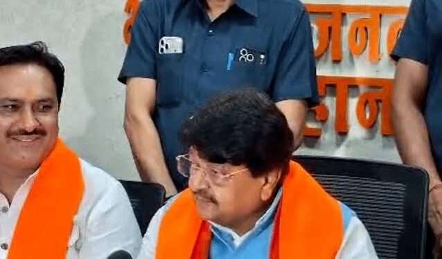 इंदौर में प्रेस कॉन्फ्रेंस के दौरान राहुल गांधी के छात्र संवाद कार्यक्रम पर तीखा प्रहार करते कैबिनेट मंत्री कैलाश विजयवर्गीय।