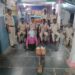 इंदौर पुलिस द्वारा हत्या के आरोपी को गिरफ्तार करने और घटनास्थल की जांच की प्रतीकात्मक तस्वीर।